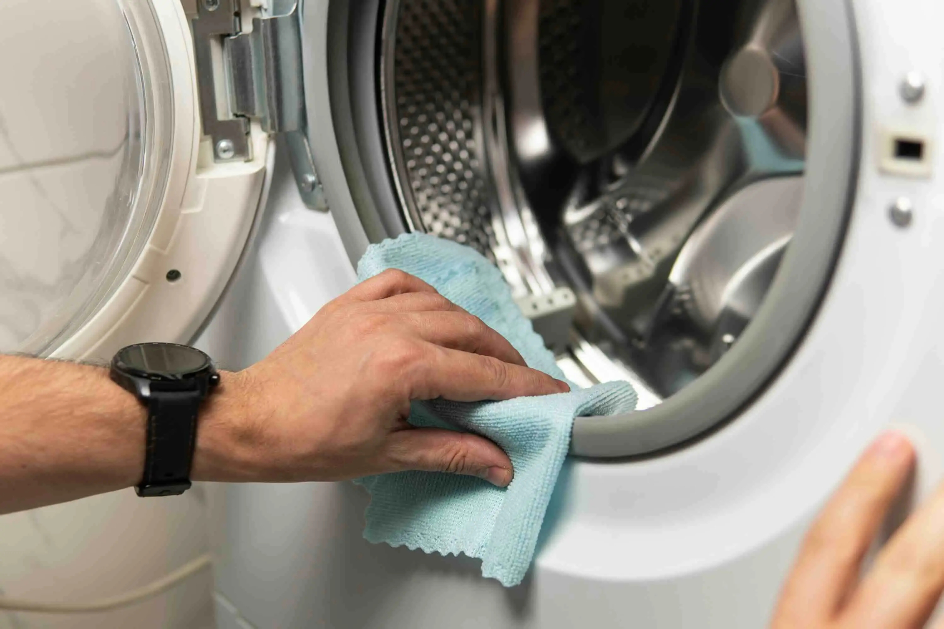 Sinh vi&ecirc;n ở trọ giặt chung m&aacute;y giặt, tưởng tiện lợi nhưng rủi ro nhiều hơn bạn nghĩ- Ảnh 1.