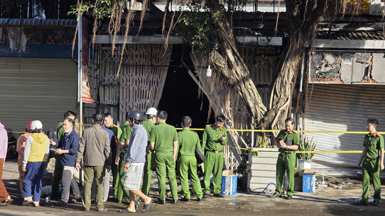 Cháy nhà 4 người thiệt mạng ở Đắk Lắk: Cháu bé 1 tháng tuổi thoát chết trong lòng cha- Ảnh 1.