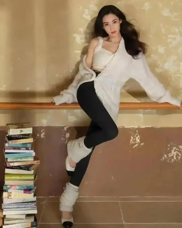 Trương B&aacute; Chi 45 tuổi: Mặc &aacute;o thun l&agrave; kh&ocirc;ng hề giống mẹ 3 con: B&iacute; quyết nằm ở 1 loại hạt gi&uacute;p da căng b&oacute;ng, t&oacute;c chắc khỏe- Ảnh 4.