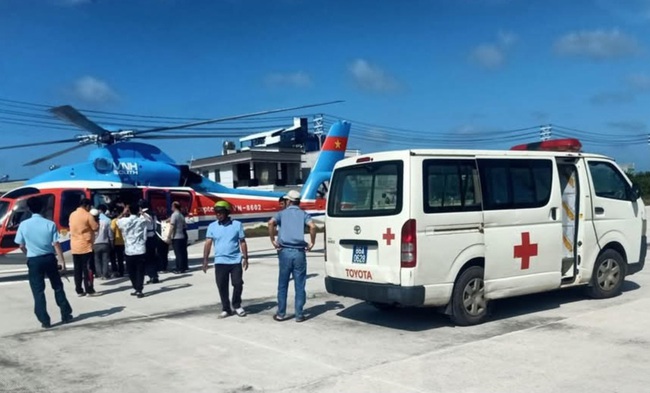 Thực hư chuyến bay chuyển viện từ Ph&uacute; Qu&yacute; v&agrave;o đất liền gi&aacute; gần nửa tỉ đồng- Ảnh 1.