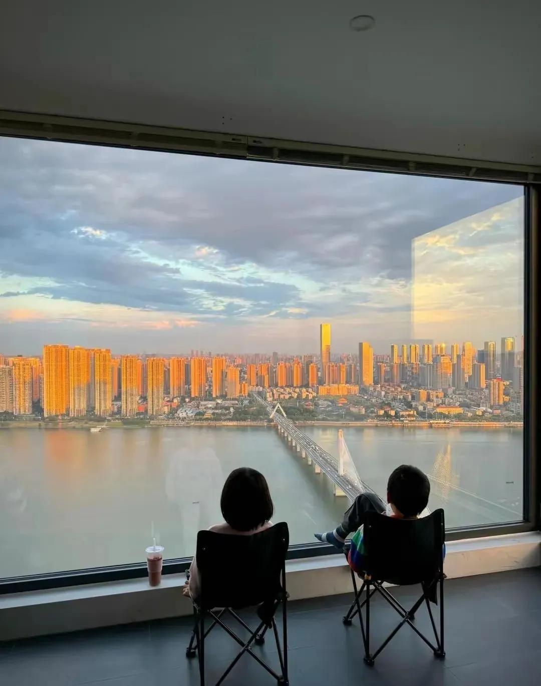 Mẹ H&agrave; Nội chia sẻ: Sau khi chuyển từ tầng 5 l&ecirc;n tầng 25, t&ocirc;i đ&atilde; hối hận v&ocirc; c&ugrave;ng- Ảnh 2.