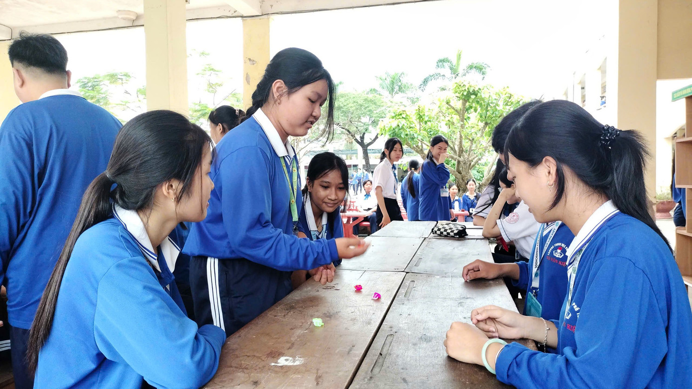 Trường học ở C&agrave; Mau "n&oacute;i kh&ocirc;ng" với điện thoại, điểm danh bằng khu&ocirc;n mặt- Ảnh 4.