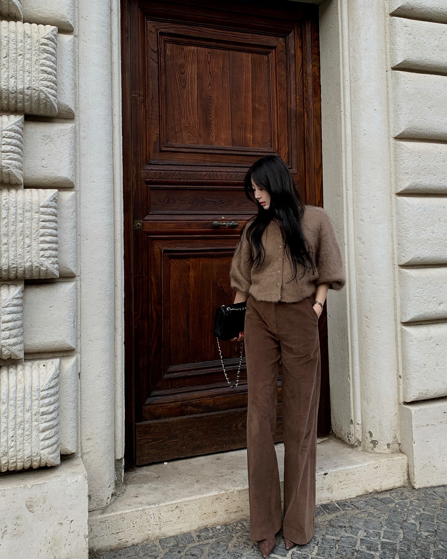 Quần ống rộng c&oacute; v&ocirc; v&agrave;n nhưng 5 kiểu n&agrave;y mới đ&aacute;ng sắm nhất, phối đồ đơn giản vẫn si&ecirc;u sang- Ảnh 10.