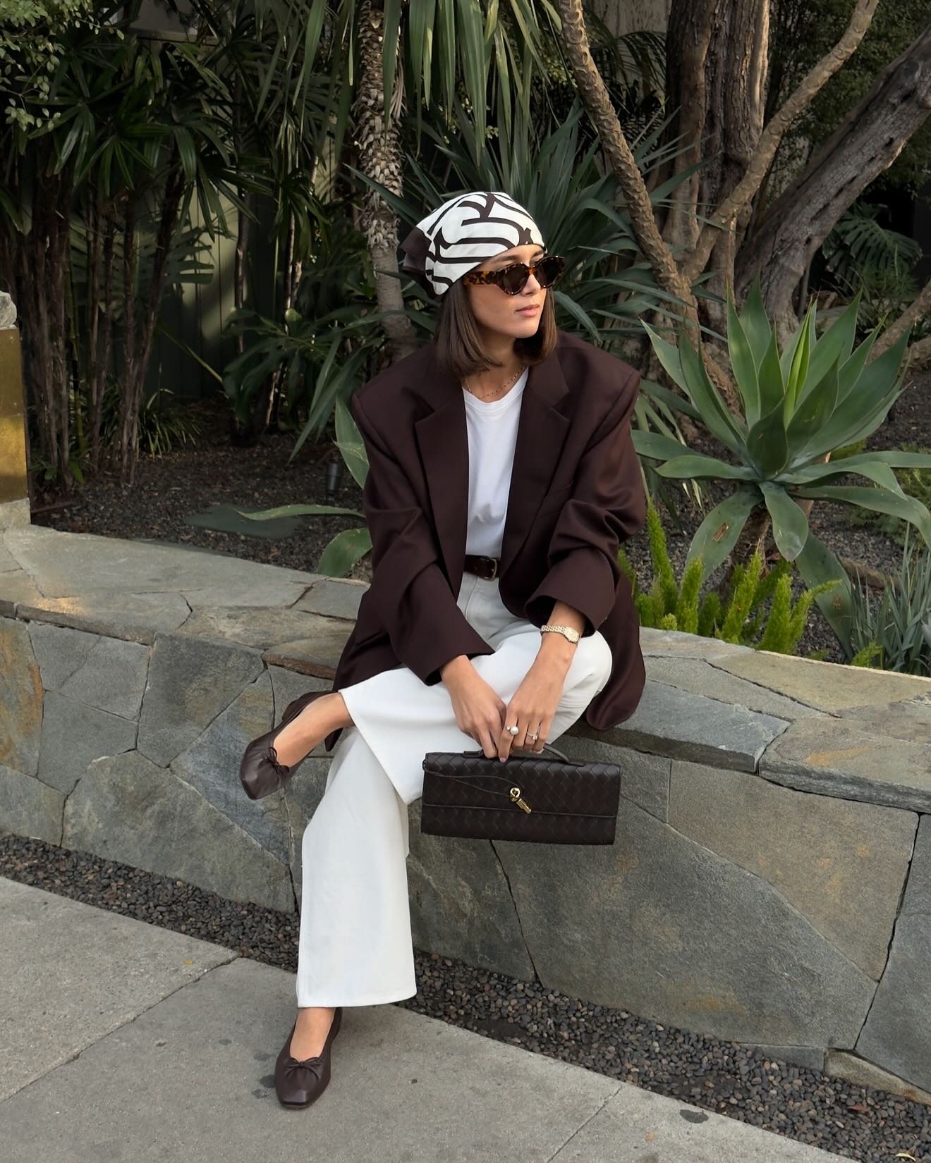 Phụ nữ Pháp có thể diện đồ rất đơn giản nhưng vẫn sang trọng là nhờ 4 kiểu giày- Ảnh 3. Phụ nữ Pháp có thể diện đồ rất đơn giản nhưng vẫn sang trọng là nhờ 4 kiểu giày- Ảnh 3.