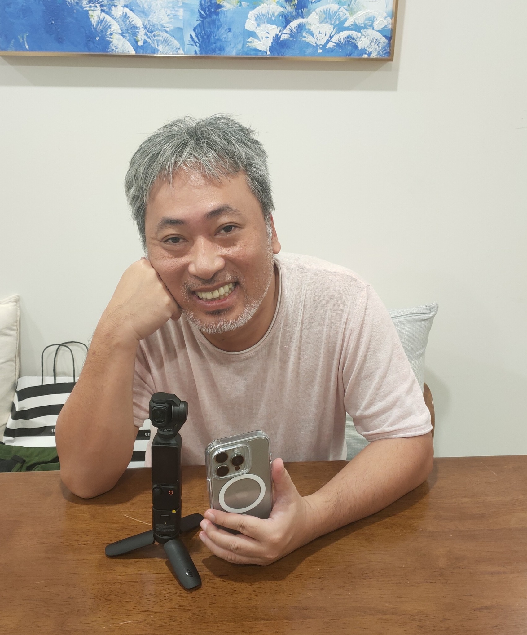 Đạo diễn Quang Dũng l&ecirc;n tiếng về việc tuyển trợ l&yacute; kh&ocirc;ng lương: 