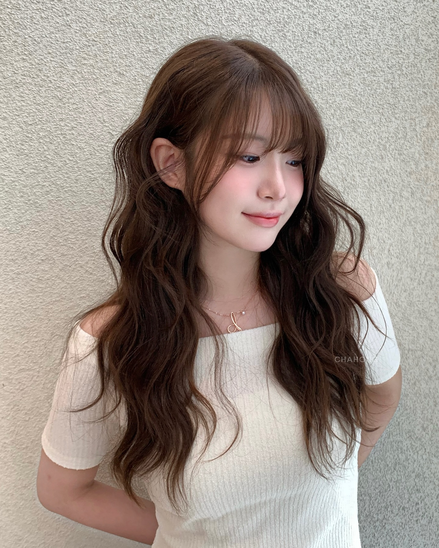 Cắt 5 kiểu t&oacute;c n&agrave;y th&igrave; m&aacute;i t&oacute;c từ mỏng h&oacute;a d&agrave;y gấp rưỡi, gương mặt cũng nhỏ hơn hẳn- Ảnh 11.