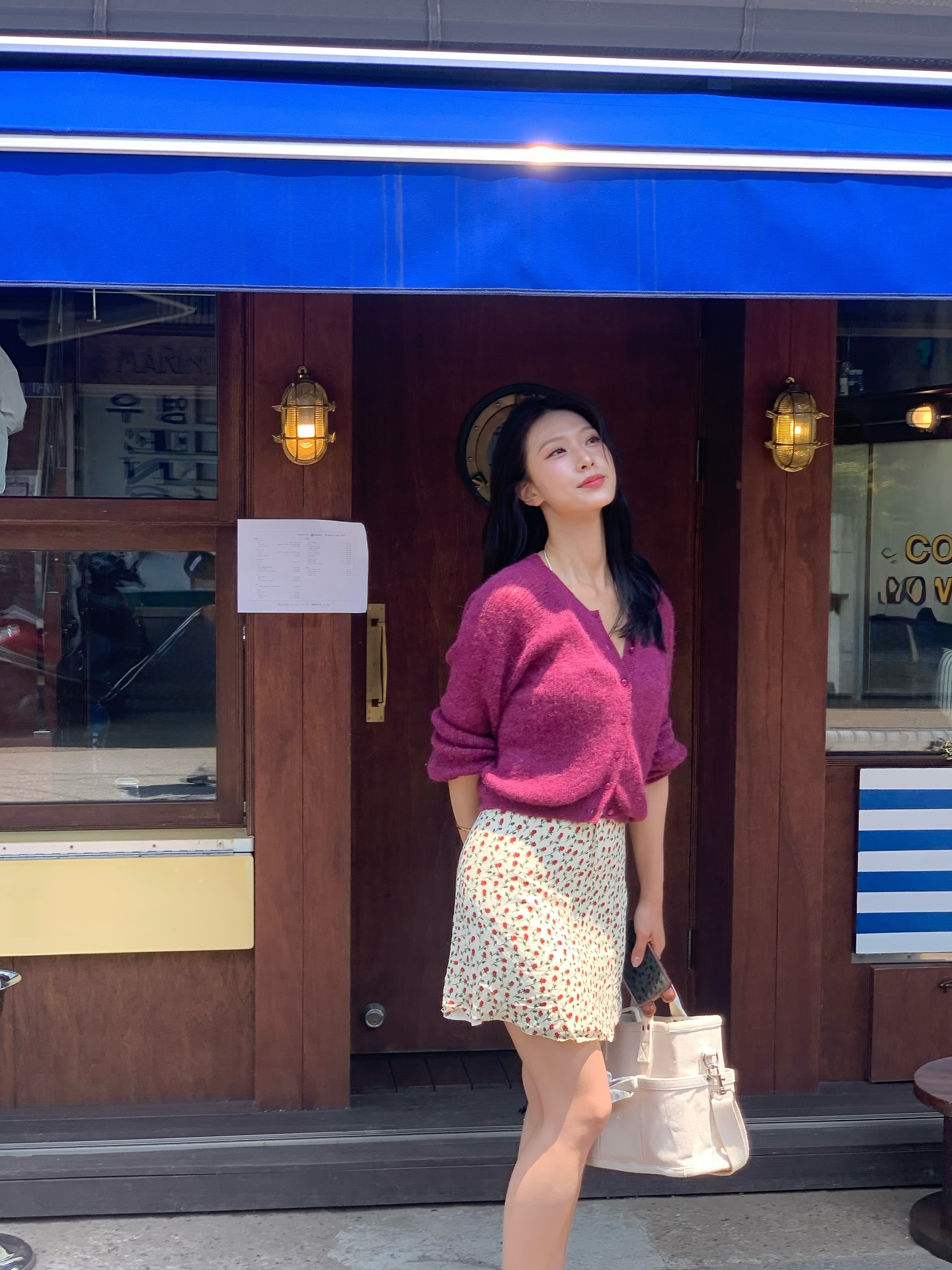 S&aacute;ng suốt nhất l&uacute;c n&agrave;y l&agrave; sắm 5 kiểu &aacute;o mỏng nhẹ, mặc được từ cuối đ&ocirc;ng tới tận hết m&ugrave;a xu&acirc;n 2026- Ảnh 1.