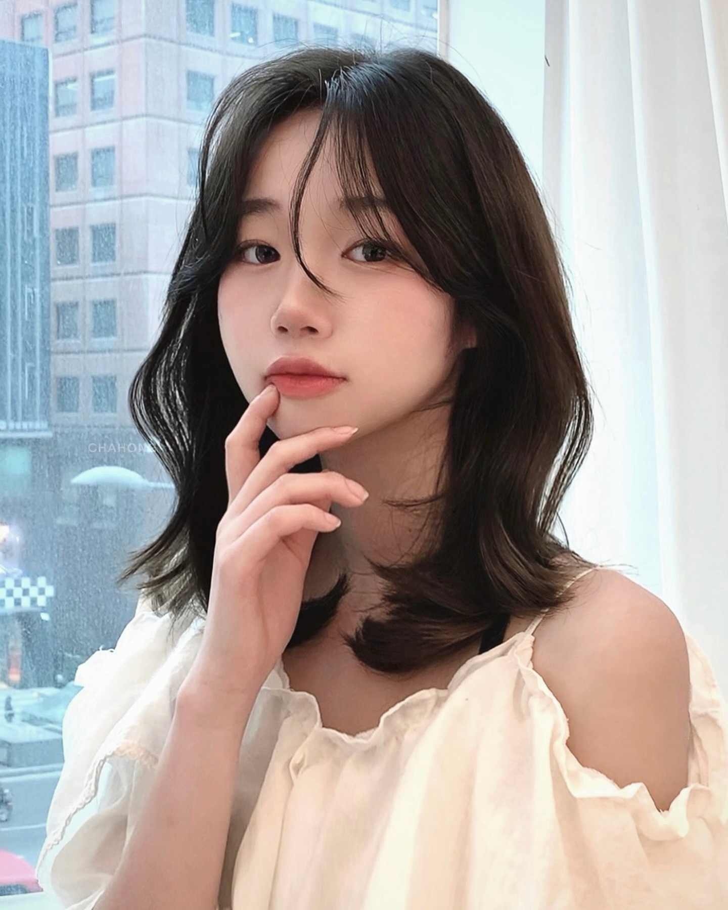 Cắt 5 kiểu t&oacute;c n&agrave;y th&igrave; m&aacute;i t&oacute;c từ mỏng h&oacute;a d&agrave;y gấp rưỡi, gương mặt cũng nhỏ hơn hẳn- Ảnh 5.