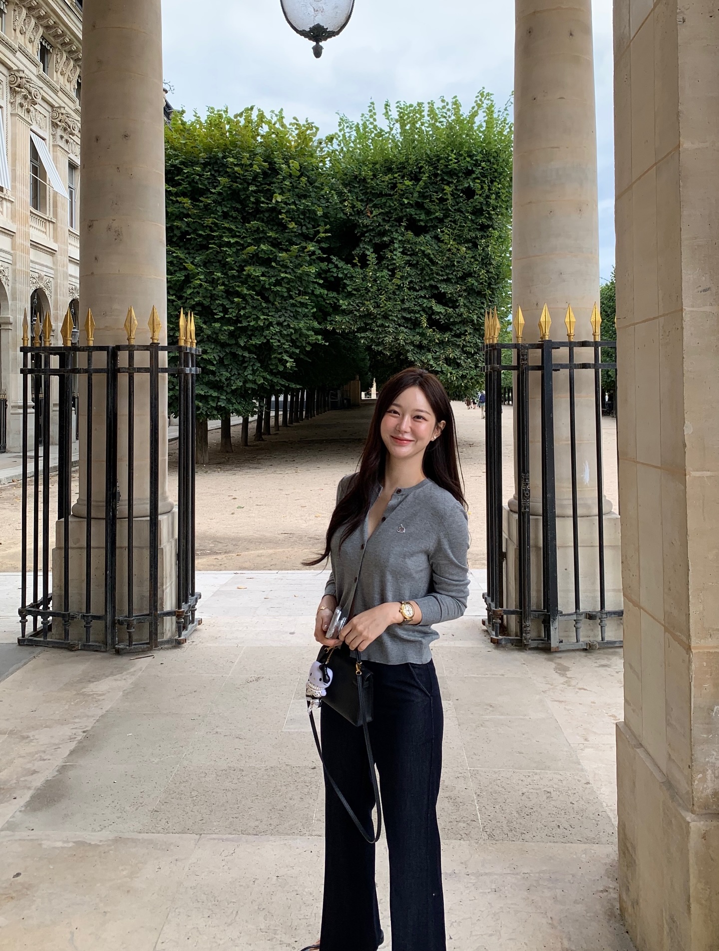 S&aacute;ng suốt nhất l&uacute;c n&agrave;y l&agrave; sắm 5 kiểu &aacute;o mỏng nhẹ, mặc được từ cuối đ&ocirc;ng tới tận hết m&ugrave;a xu&acirc;n 2026- Ảnh 3.