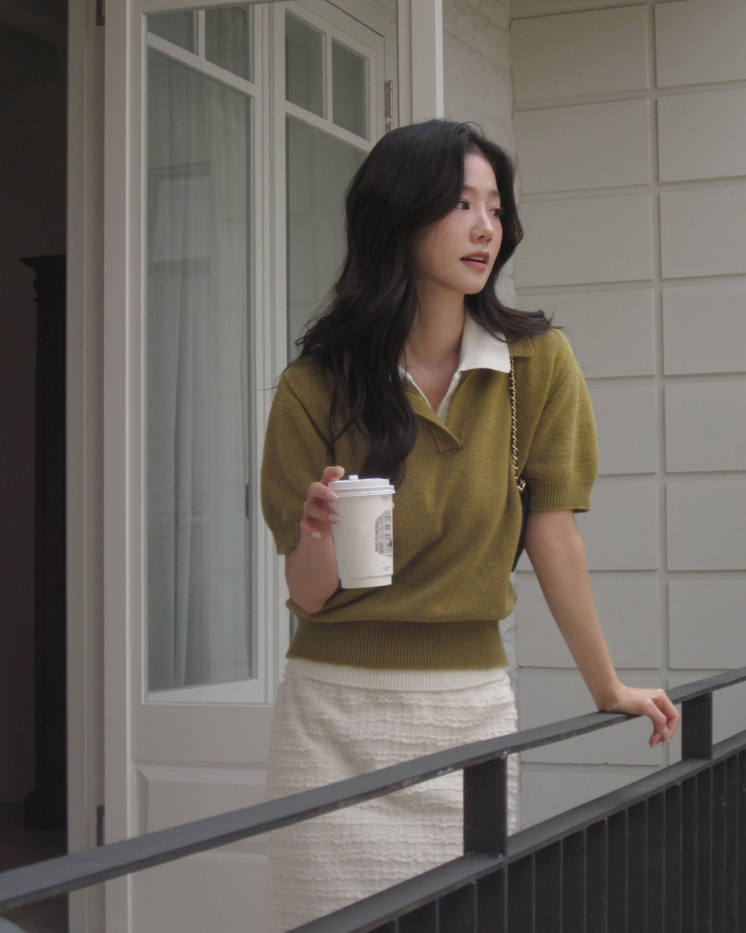 S&aacute;ng suốt nhất l&uacute;c n&agrave;y l&agrave; sắm 5 kiểu &aacute;o mỏng nhẹ, mặc được từ cuối đ&ocirc;ng tới tận hết m&ugrave;a xu&acirc;n 2026- Ảnh 7.