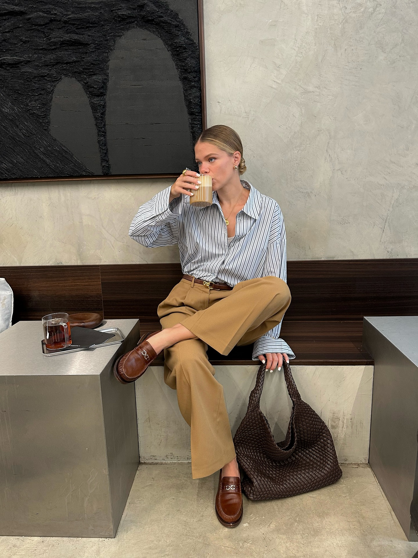 Phụ nữ Pháp có thể diện đồ rất đơn giản nhưng vẫn sang trọng là nhờ 4 kiểu giày- Ảnh 6. Phụ nữ Pháp có thể diện đồ rất đơn giản nhưng vẫn sang trọng là nhờ 4 kiểu giày- Ảnh 6.