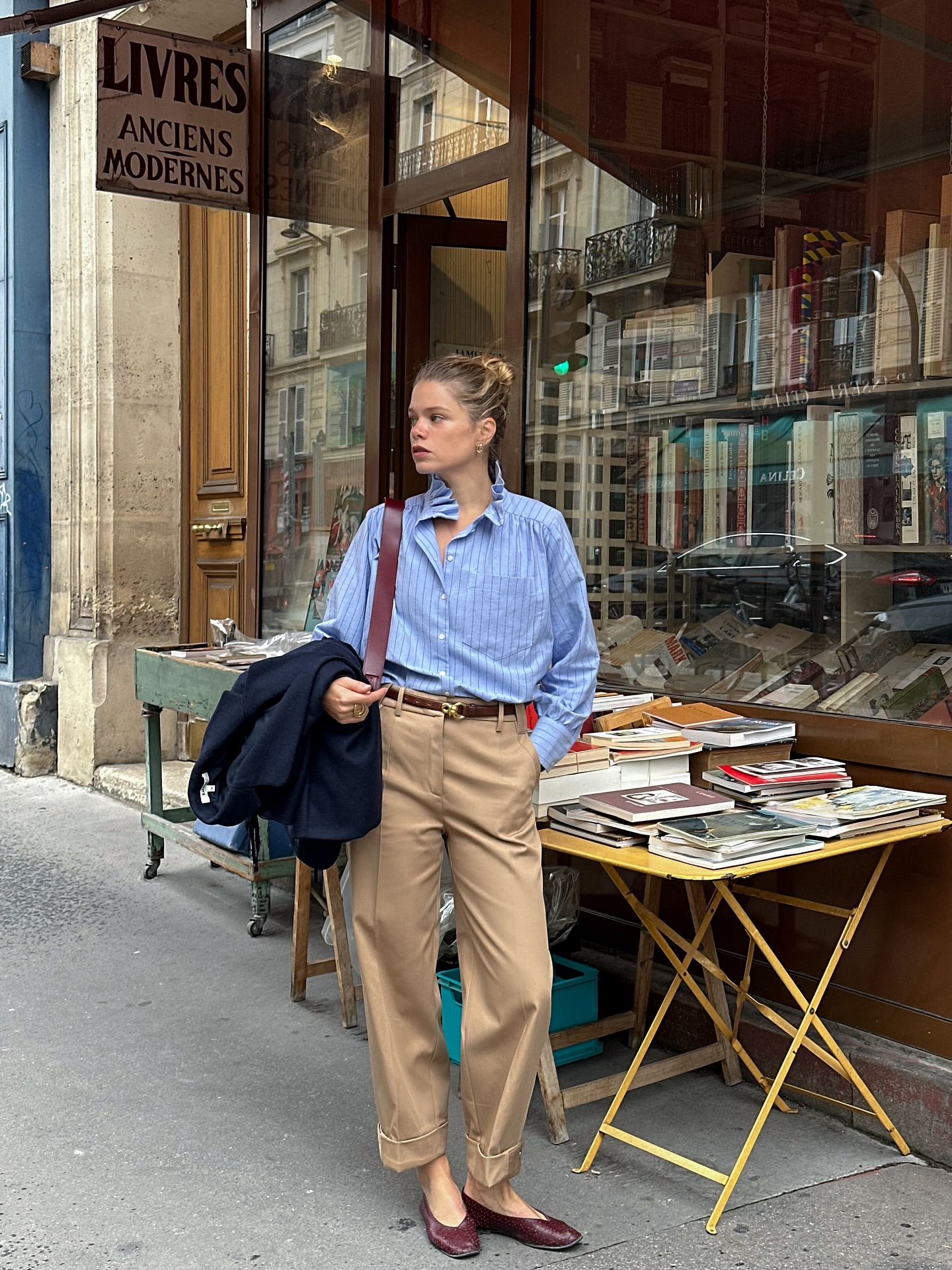 Phụ nữ Pháp có thể diện đồ rất đơn giản nhưng vẫn sang trọng là nhờ 4 kiểu giày- Ảnh 1. Phụ nữ Pháp có thể diện đồ rất đơn giản nhưng vẫn sang trọng là nhờ 4 kiểu giày- Ảnh 1.