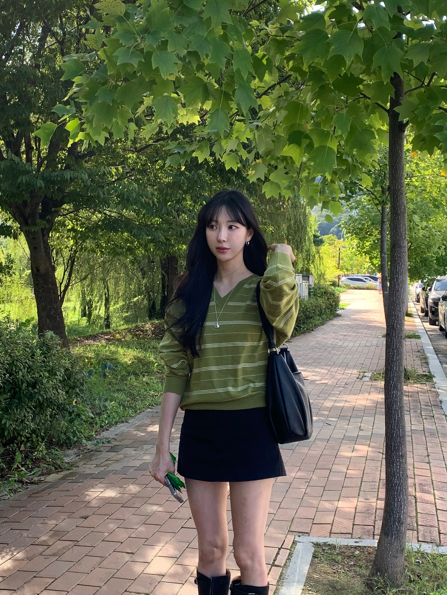 S&aacute;ng suốt nhất l&uacute;c n&agrave;y l&agrave; sắm 5 kiểu &aacute;o mỏng nhẹ, mặc được từ cuối đ&ocirc;ng tới tận hết m&ugrave;a xu&acirc;n 2026- Ảnh 6.