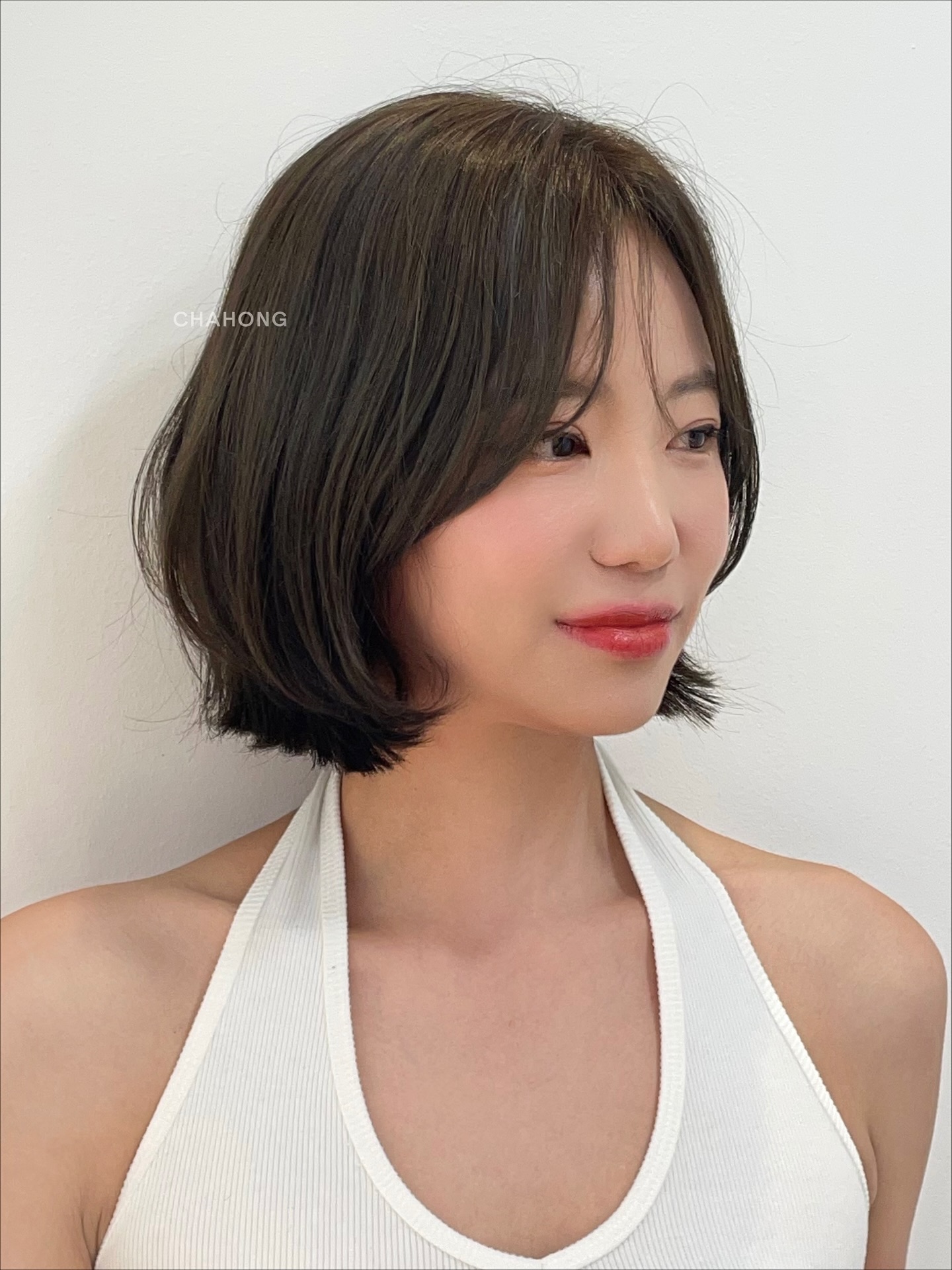 Cắt 5 kiểu t&oacute;c n&agrave;y th&igrave; m&aacute;i t&oacute;c từ mỏng h&oacute;a d&agrave;y gấp rưỡi, gương mặt cũng nhỏ hơn hẳn- Ảnh 2.