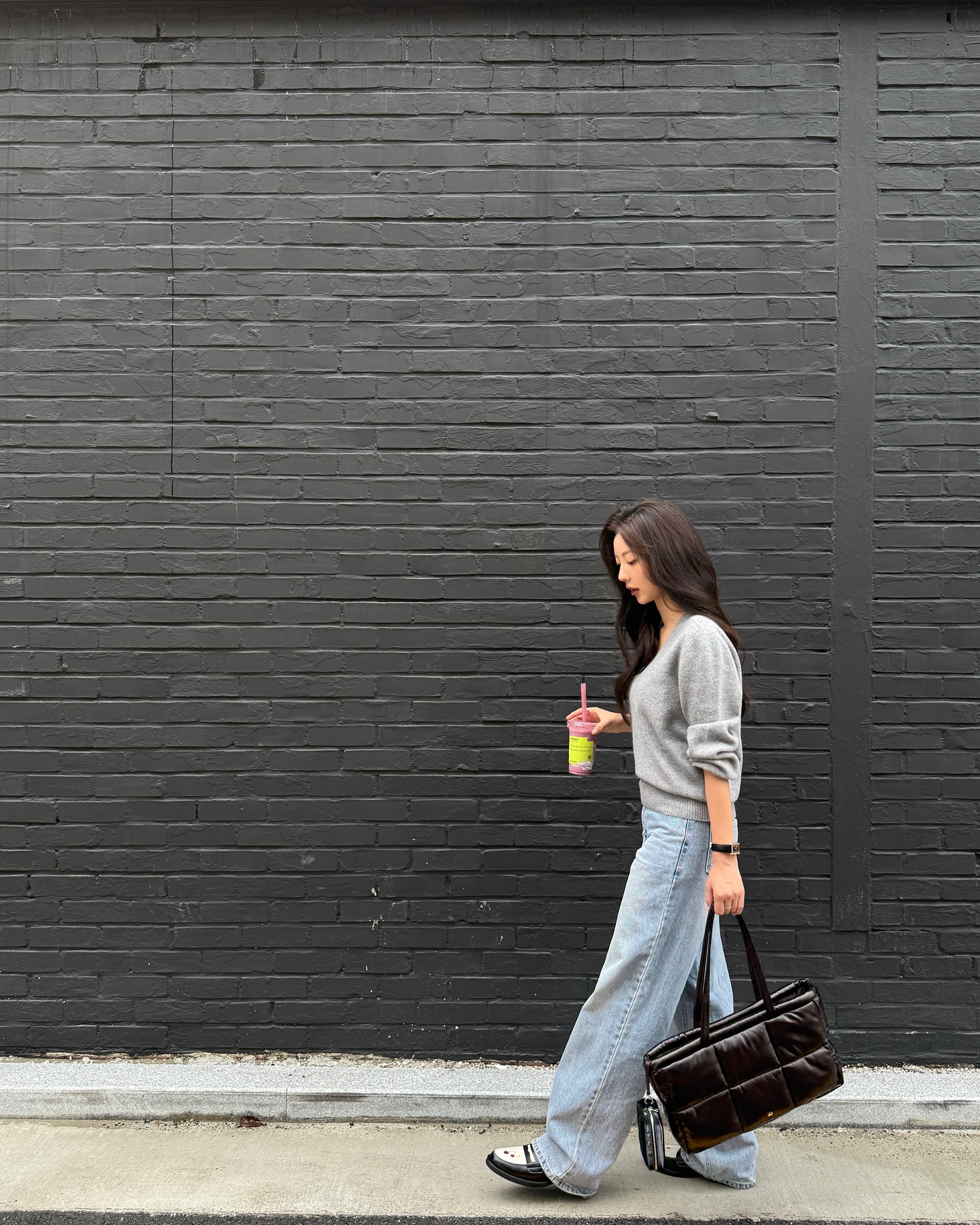 Quần ống rộng c&oacute; v&ocirc; v&agrave;n nhưng 5 kiểu n&agrave;y mới đ&aacute;ng sắm nhất, phối đồ đơn giản vẫn si&ecirc;u sang- Ảnh 3.