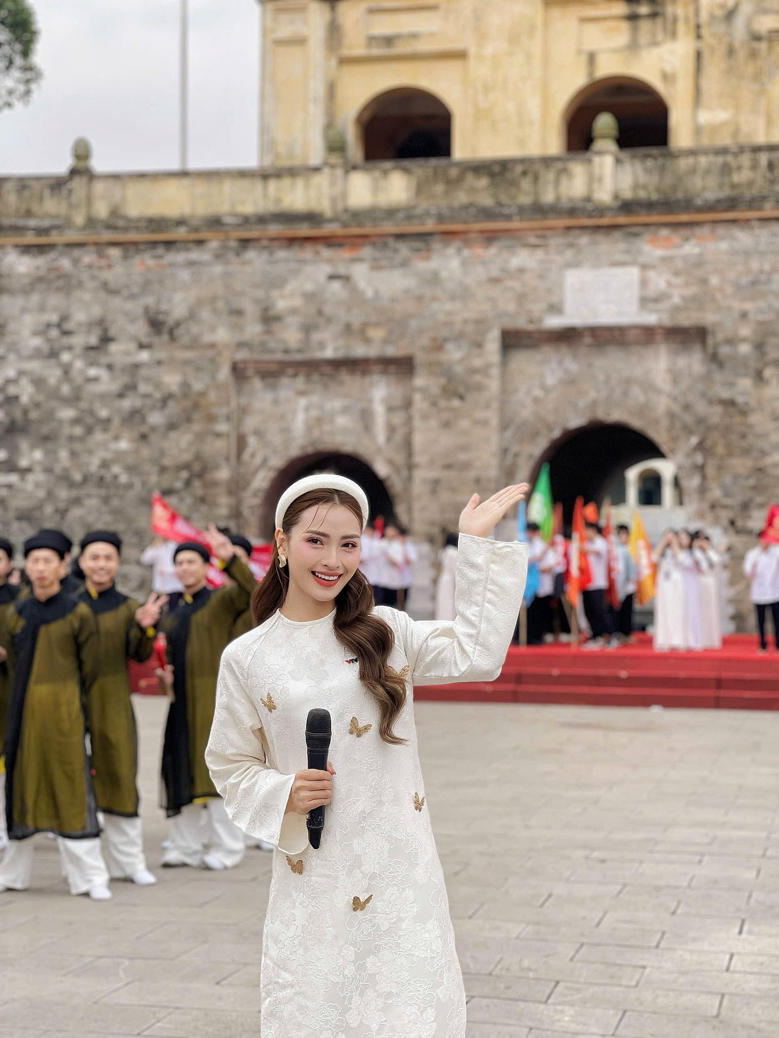 MC dẫn chung kết Olympia: T&ocirc;i từng l&agrave;m việc 6 th&aacute;ng kh&ocirc;ng lương, c&oacute; l&uacute;c phải lau s&agrave;n, lau b&agrave;n ghế- Ảnh 3.