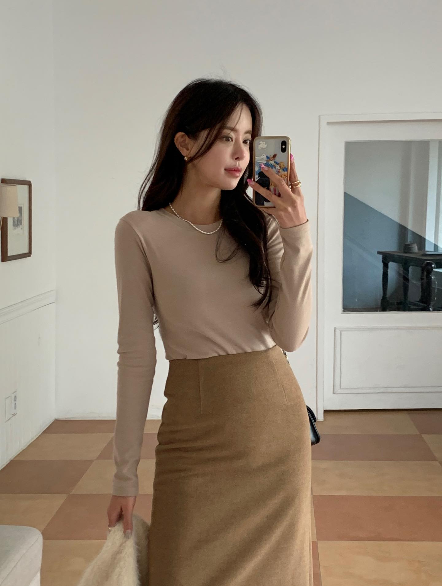 S&aacute;ng suốt nhất l&uacute;c n&agrave;y l&agrave; sắm 5 kiểu &aacute;o mỏng nhẹ, mặc được từ cuối đ&ocirc;ng tới tận hết m&ugrave;a xu&acirc;n 2026- Ảnh 14.