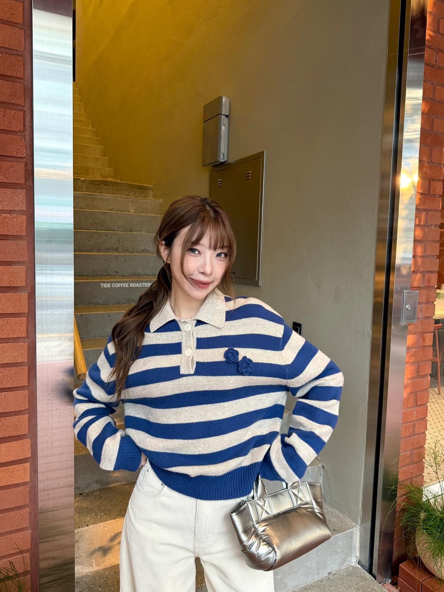 S&aacute;ng suốt nhất l&uacute;c n&agrave;y l&agrave; sắm 5 kiểu &aacute;o mỏng nhẹ, mặc được từ cuối đ&ocirc;ng tới tận hết m&ugrave;a xu&acirc;n 2026- Ảnh 5.