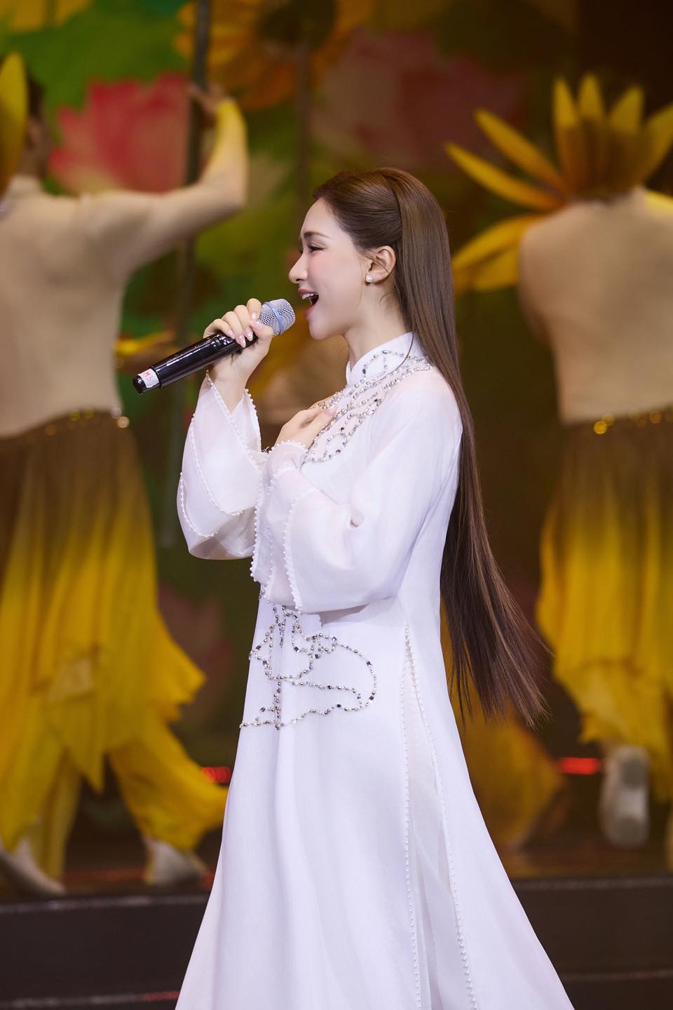 Ho&agrave; Minzy đ&iacute;nh ch&iacute;nh- Ảnh 4.