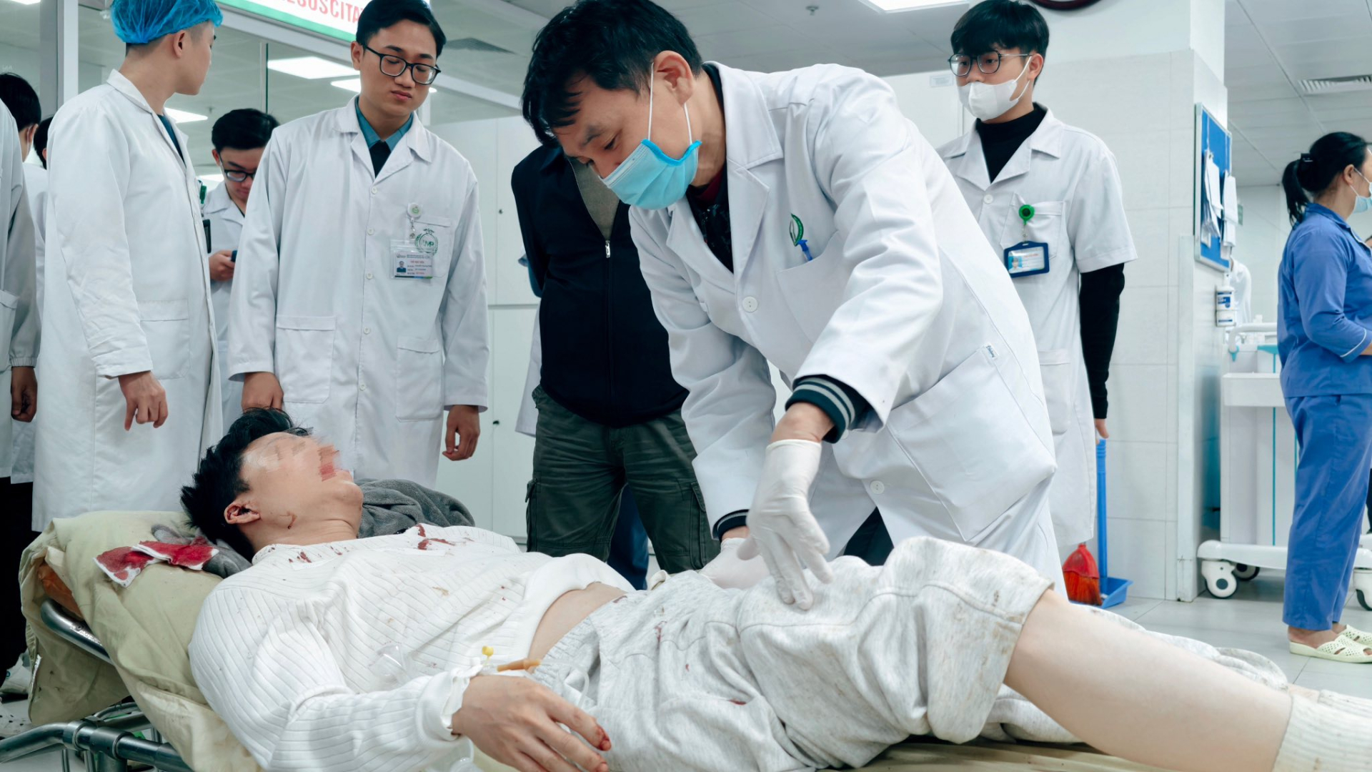 Vụ lật xe kh&aacute;ch khiến 9 người tử vong: Nạn nh&acirc;n hoảng sợ kể lại gi&acirc;y ph&uacute;t xe lao với tốc độ khủng khiếp- Ảnh 1.