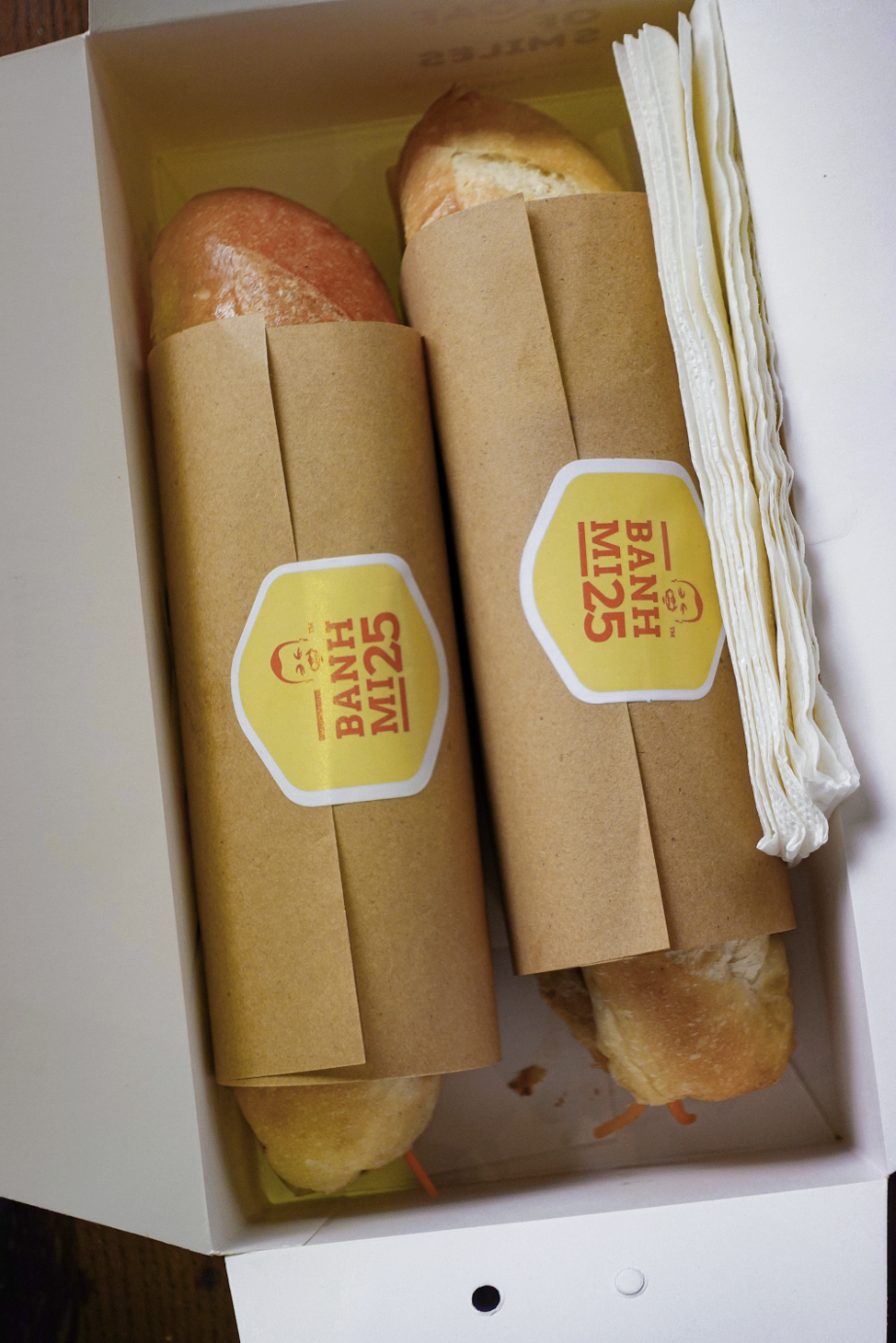 2 h&agrave;ng qu&aacute;n đang khiến phố cổ H&agrave; Nội đ&ocirc;ng nghịt, kh&aacute;ch T&acirc;y kh&aacute;ch Việt xếp h&agrave;ng rồng rắn- Ảnh 9.