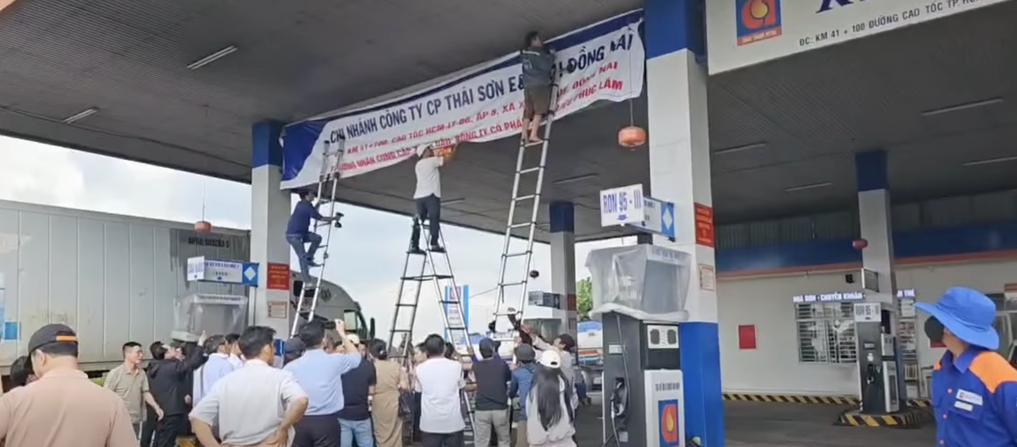 X&ocirc;n xao th&ocirc;ng tin ngưng b&aacute;n xăng dầu tr&ecirc;n cao tốc TPHCM - Long Th&agrave;nh - Dầu Gi&acirc;y- Ảnh 1.