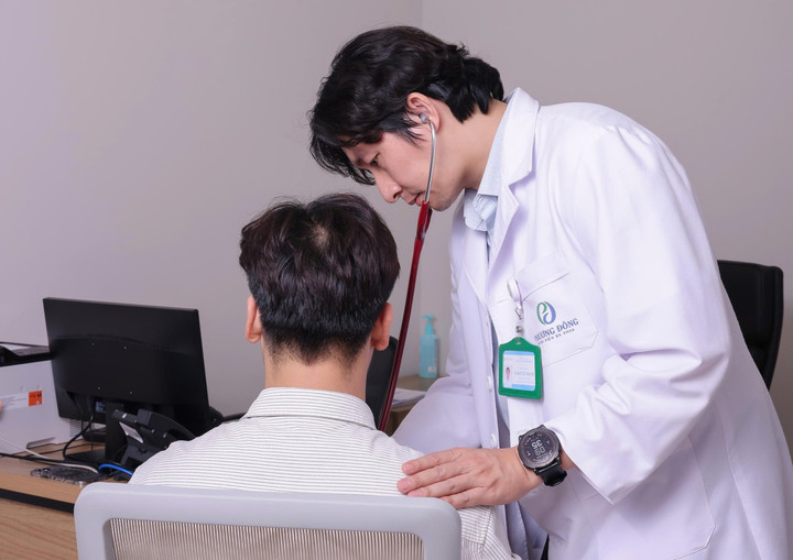 'Bệnh người gi&agrave;' tấn c&ocirc;ng giới trẻ: Chưa đến 30 tuổi đ&atilde; phải uống thuốc huyết &aacute;p- Ảnh 1.