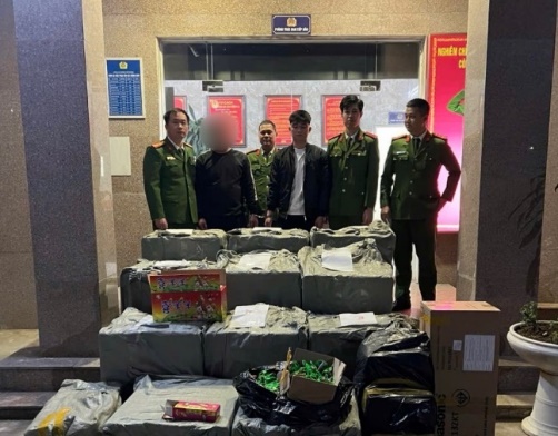 Kh&aacute;m x&eacute;t chỗ ở, bắt Nguyễn Thị Huyền Thu sinh năm 1996- Ảnh 1.