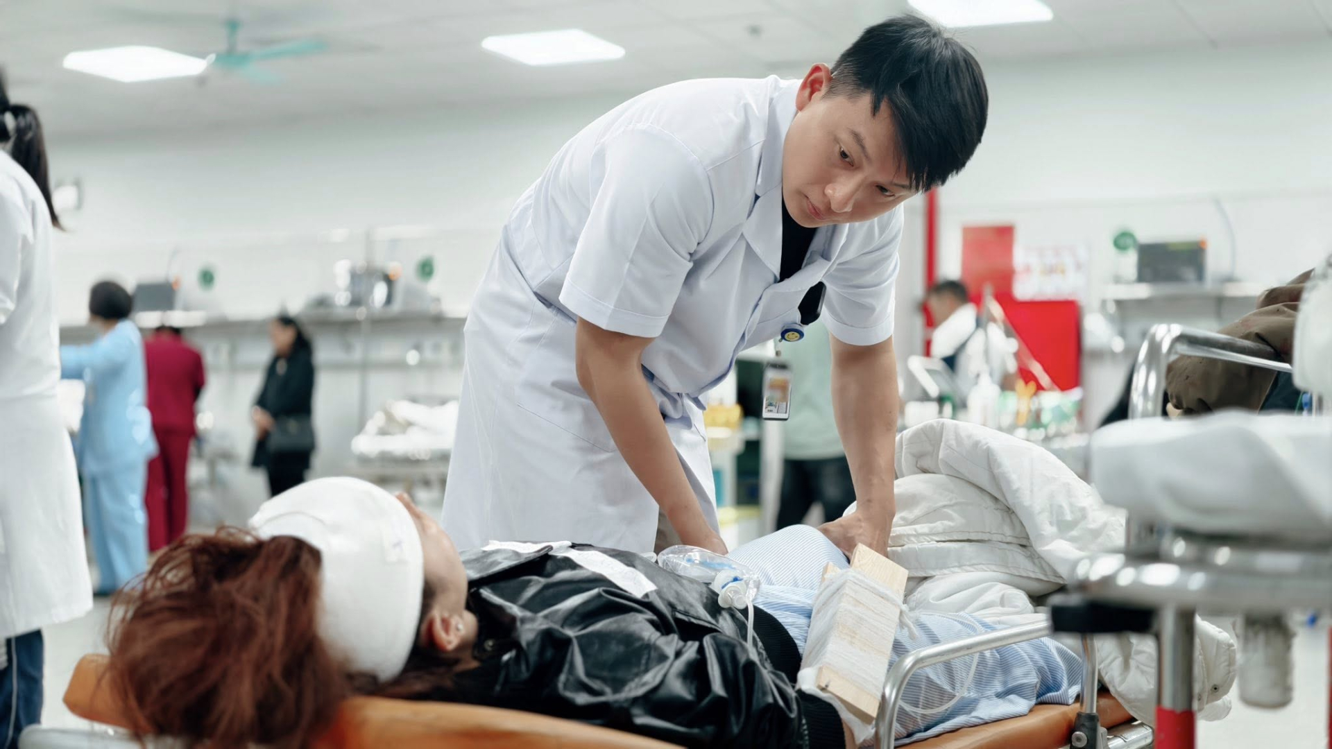 Vụ lật xe kh&aacute;ch khiến 9 người tử vong: Nạn nh&acirc;n hoảng sợ kể lại gi&acirc;y ph&uacute;t xe lao với tốc độ khủng khiếp- Ảnh 2.