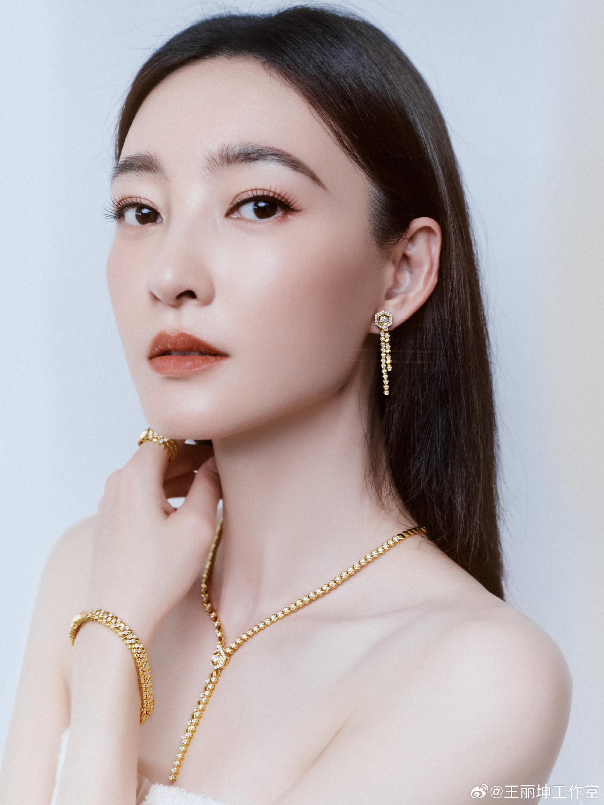 Sắp hết năm vẫn c&oacute; biến: Nữ diễn vi&ecirc;n phim giờ v&agrave;ng đ&atilde; ch&iacute;nh thức ly h&ocirc;n chồng đại gia vừa đi t&ugrave;- Ảnh 2.