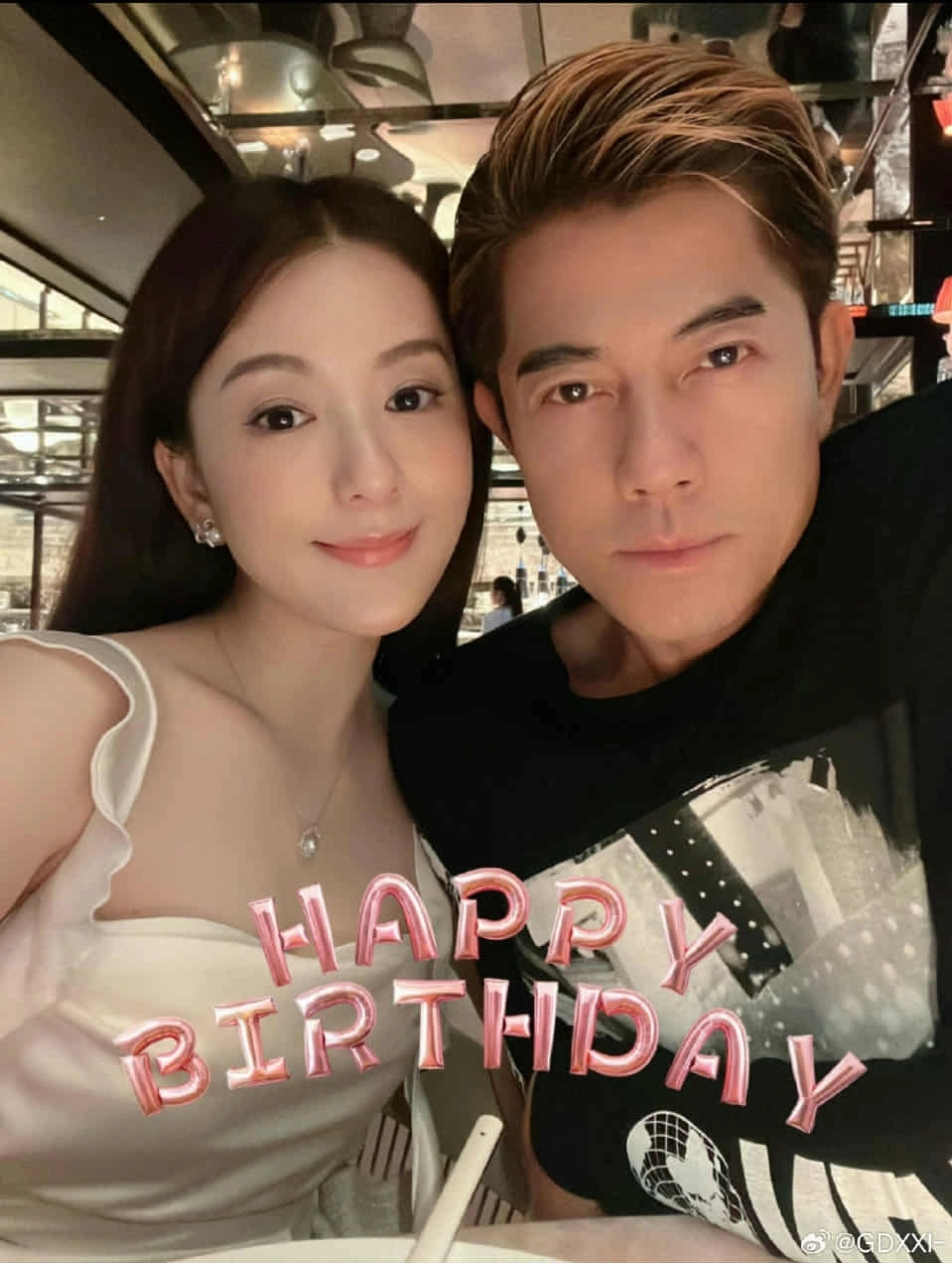 Nam t&agrave;i tử đẹp trai ho&agrave;n hảo từng khiến fan nổi giận chỉ v&igrave; th&ocirc;ng b&aacute;o lấy vợ: U70 đ&oacute;n 3 con, phong c&aacute;ch gi&aacute;o dục cực đỉnh- Ảnh 4.