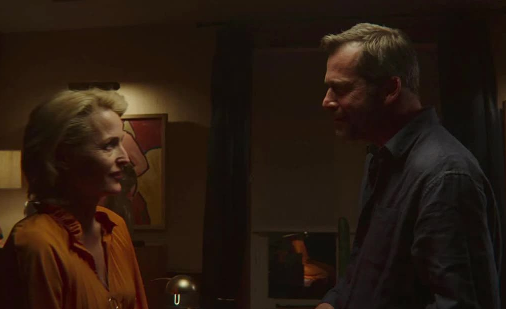 Xem phim Sex Education, t&ocirc;i nhớ lần gia đ&igrave;nh ch&igrave;m trong "bạo lực lạnh": Bố th&igrave; thở d&agrave;i c&ograve;n mẹ im lặng cả tuần- Ảnh 1.