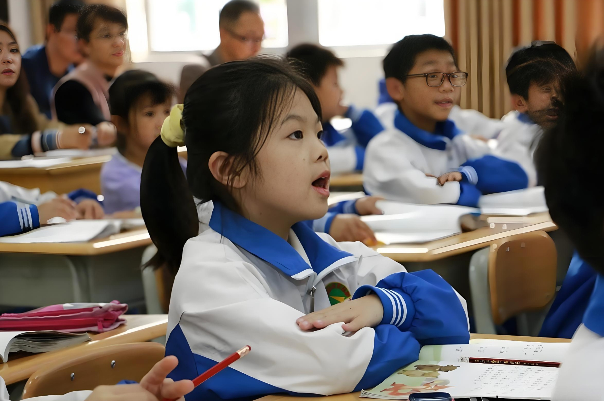 Gi&aacute;o vi&ecirc;n 25 năm n&oacute;i thẳng: Kh&ocirc;ng biết ti&ecirc;n tri nhưng nh&igrave;n c&aacute;ch phụ huynh đ&oacute;n con, t&ocirc;i biết tương lai của đứa trẻ sướng hay khổ- Ảnh 1.