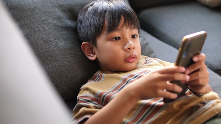 "Th&acirc;m nhập" n&atilde;o bộ 1 cậu con trai mới biết: B&Iacute; MẬT đằng sau sự "hay qu&ecirc;n - bốc đồng - l&agrave;m mẹ mệt" l&agrave; đ&acirc;y!- Ảnh 1.