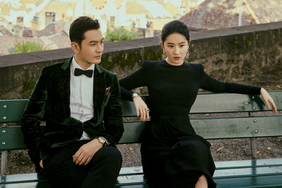 R&ugrave;ng m&igrave;nh cảnh Lưu Diệc Phi bị th&aacute;c nước cuốn tr&ocirc;i, 1 t&agrave;i tử hạng A liều m&igrave;nh nhảy xuống cứu mạng- Ảnh 1.