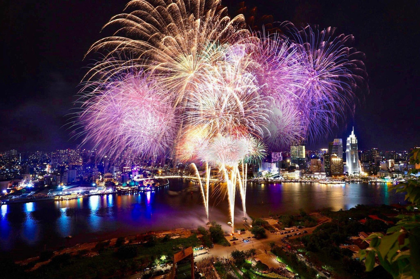 Những điểm bắn ph&aacute;o hoa Tết Dương lịch ở TPHCM v&agrave; c&aacute;c tỉnh, th&agrave;nh ph&iacute;a Nam- Ảnh 1.