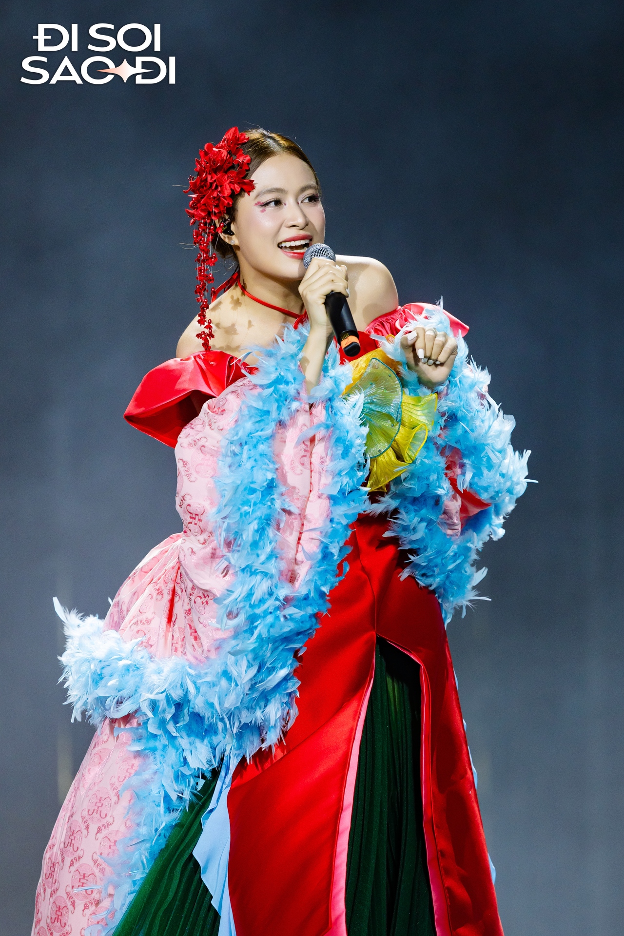 Bắt cận visual Hoàng Thùy Linh qua camera thường, 1 chi tiết trên gương mặt gây chú ý- Ảnh 1. Bắt cận visual Hoàng Thùy Linh qua camera thường, 1 chi tiết trên gương mặt gây chú ý- Ảnh 1.