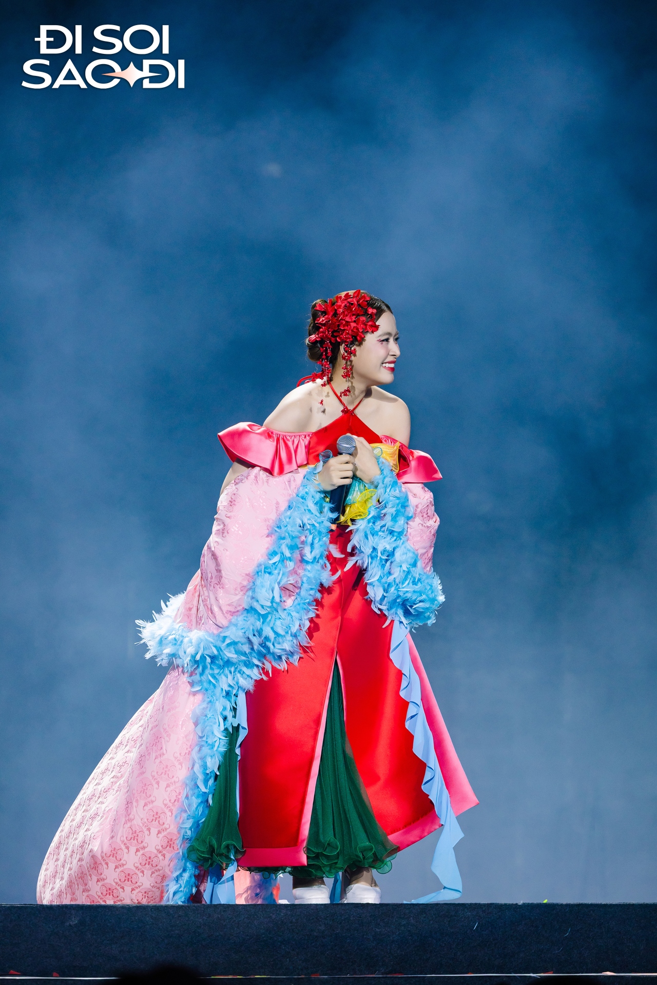 Bắt cận visual Hoàng Thùy Linh qua camera thường, 1 chi tiết trên gương mặt gây chú ý- Ảnh 6. Bắt cận visual Hoàng Thùy Linh qua camera thường, 1 chi tiết trên gương mặt gây chú ý- Ảnh 6.