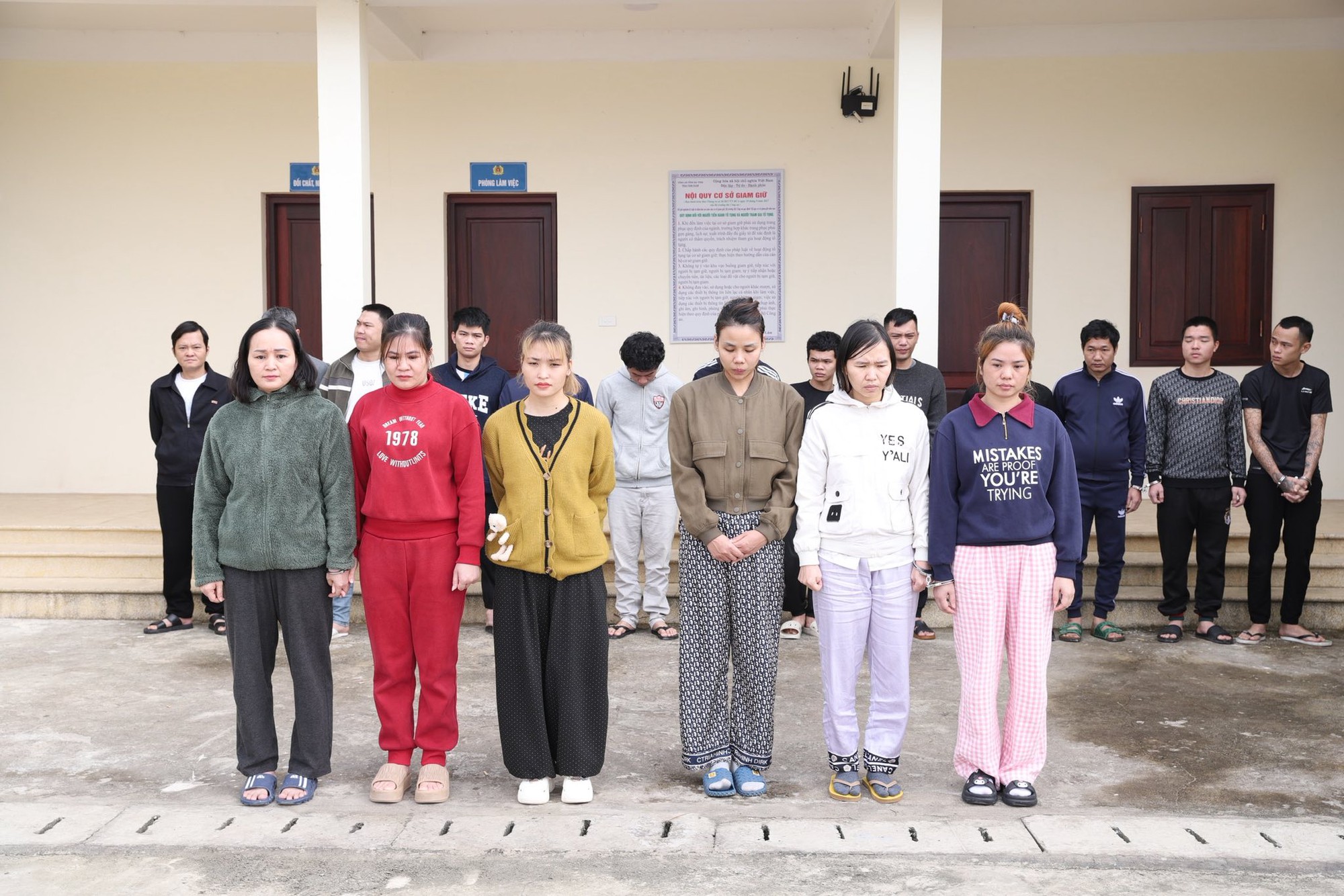 Bắt tr&ugrave;m lừa đảo ở Campuchia Phạm Văn Diệm v&agrave; nhiều "nh&acirc;n vi&ecirc;n sale"- Ảnh 1.