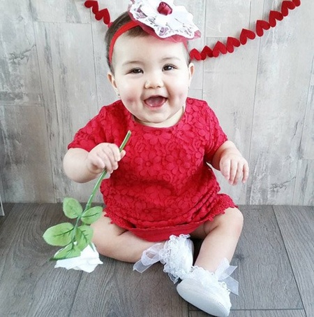 Em b&eacute; c&oacute; m&aacute; l&uacute;m đồng tiền rất đ&aacute;ng y&ecirc;u, nhưng theo quan điểm d&acirc;n gian, kh&ocirc;ng phải chỉ c&oacute; như vậy- Ảnh 3.