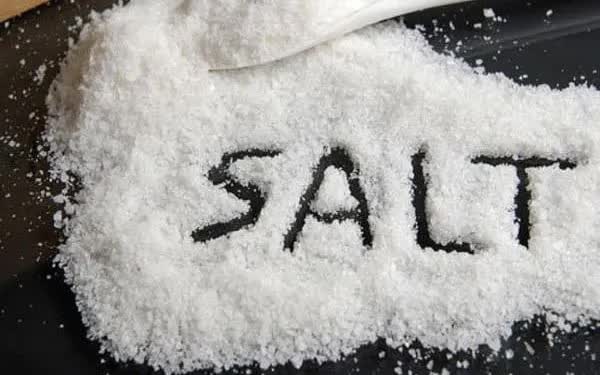 Lợi &iacute;ch của th&oacute;i quen uống nước muối ấm mỗi s&aacute;ng- Ảnh 1.