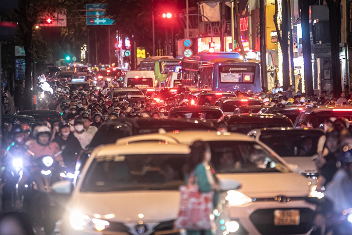 Cảnh b&aacute;o c&aacute;c &ldquo;bẫy&rdquo; gửi xe dịp Tết khiến nhiều người mất tiền oan- Ảnh 1.