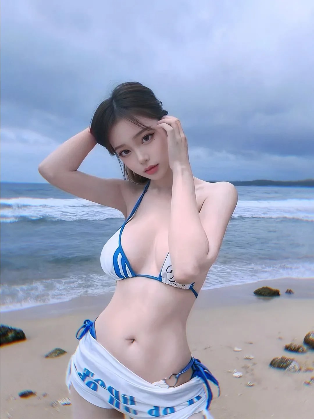 Trào lưu sử dụng “hot girl ảo”, gợi cảm nhờ dòng prompt nhưng vẫn khiến nhiều người tin là thật- Ảnh 3. Trào lưu sử dụng “hot girl ảo”, gợi cảm nhờ dòng prompt nhưng vẫn khiến nhiều người tin là thật- Ảnh 3.