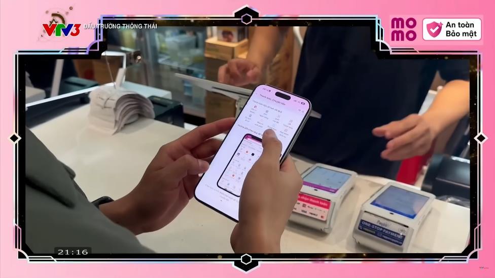 Gameshow Đấu Trường Thông Thái bùng nổ với slogan “xem 1 biết 10 - nhận thưởng qua MoMo” khiến các học bá đổ rần rần- Ảnh 3. Gameshow Đấu Trường Thông Thái bùng nổ với slogan “xem 1 biết 10 - nhận thưởng qua MoMo” khiến các học bá đổ rần rần- Ảnh 3.