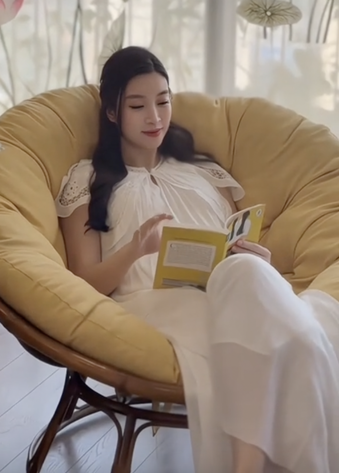 Đỗ Mỹ Linh trổ t&agrave;i cắm hoa, khoe cuộc sống 