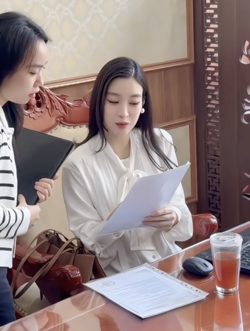 Đỗ Mỹ Linh trổ t&agrave;i cắm hoa, khoe cuộc sống 