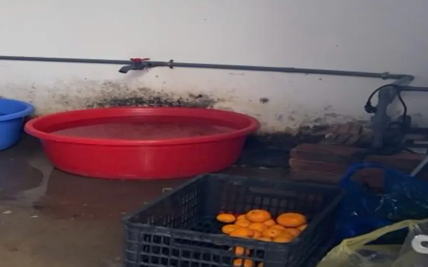 Khu vực chế biến kh&ocirc;ng bảo đảm vệ sinh