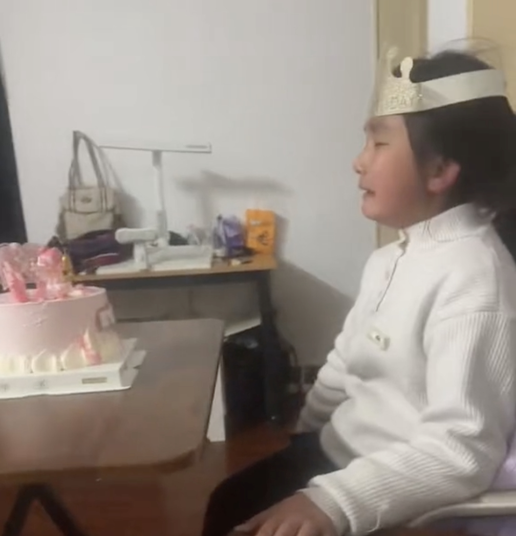 "Tổ chức sinh nhật th&ocirc;i m&agrave; cũng kh&oacute;c l&oacute;c, tức chết người!"- Ảnh 1.