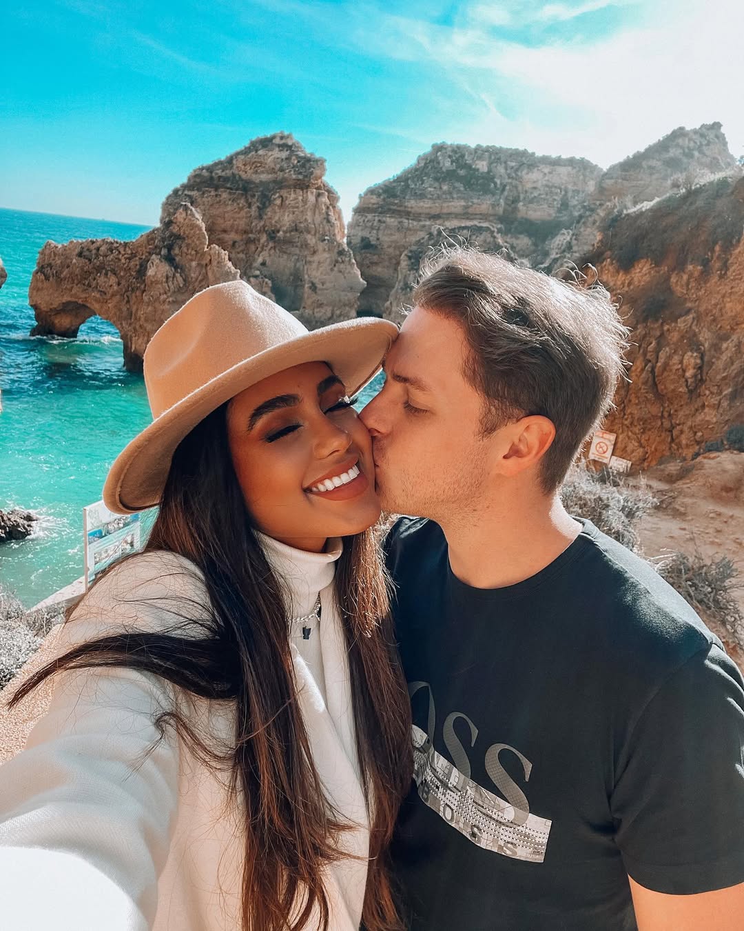 Clip ngọt ng&agrave;o nhất cuối năm: Hoa hậu gen Z được bạn trai cầu h&ocirc;n như phim ở Vịnh Hạ Long- Ảnh 3.