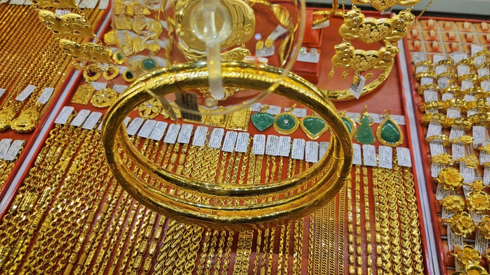 Gi&aacute; v&agrave;ng h&ocirc;m nay 28-12: Xuất hiện dự b&aacute;o v&agrave;ng giảm mạnh - Ảnh 1.